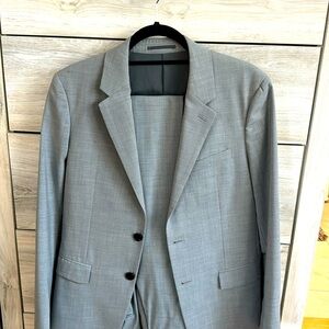 Men’s Slim Fit Light Grey Theory Suit (Suit Jacket + Pants). Perfect Condition